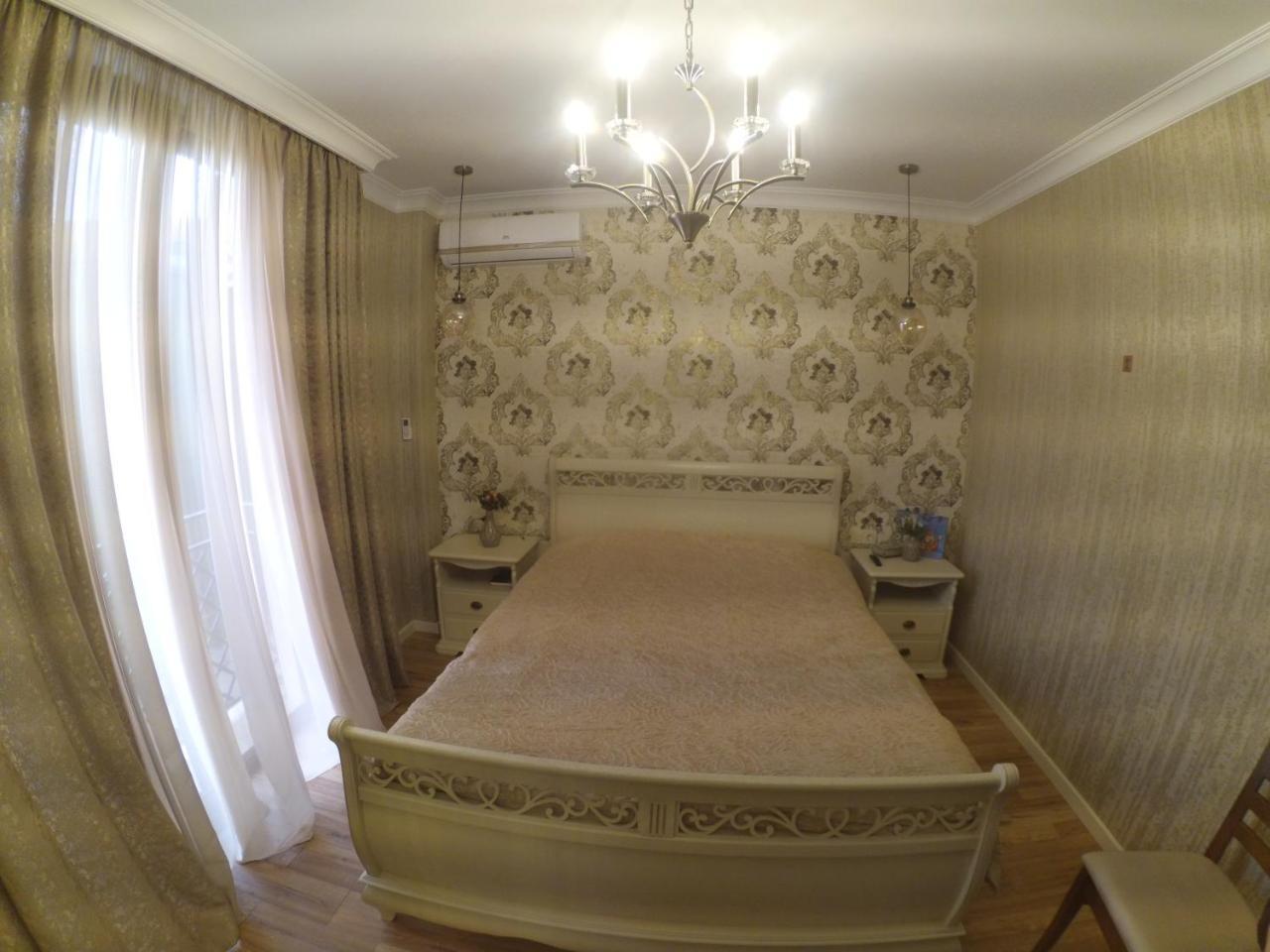 Piazza Batumi Guesthouse Extérieur photo