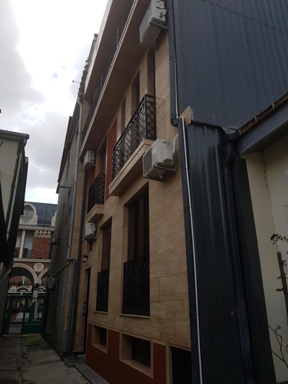 Piazza Batumi Guesthouse Extérieur photo
