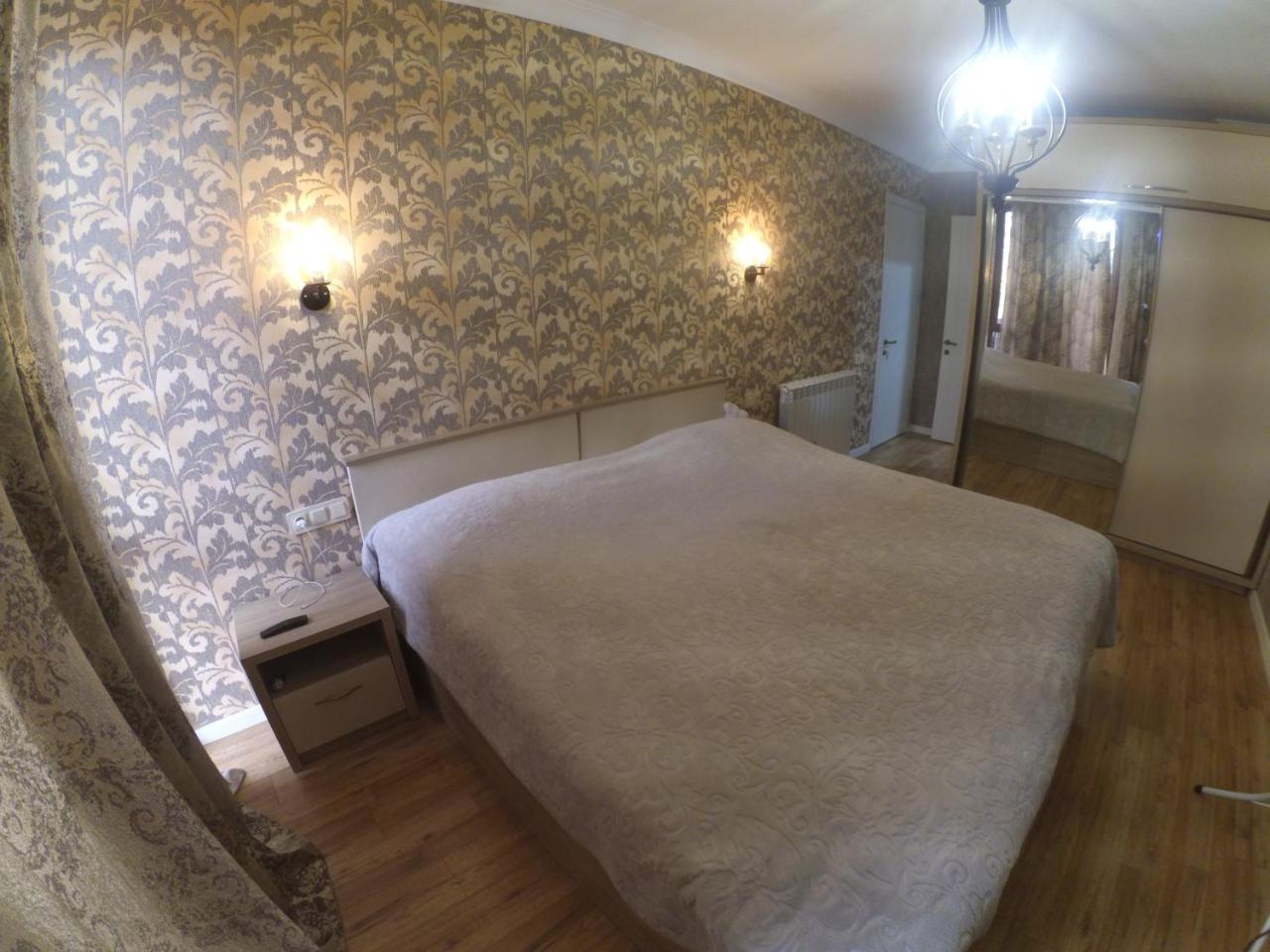 Piazza Batumi Guesthouse Extérieur photo