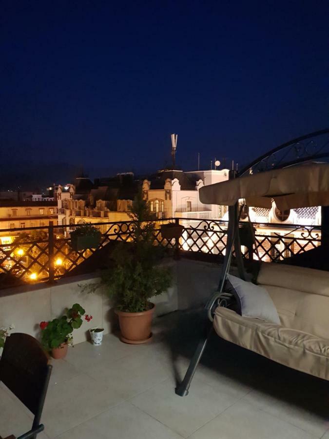 Piazza Batumi Guesthouse Extérieur photo